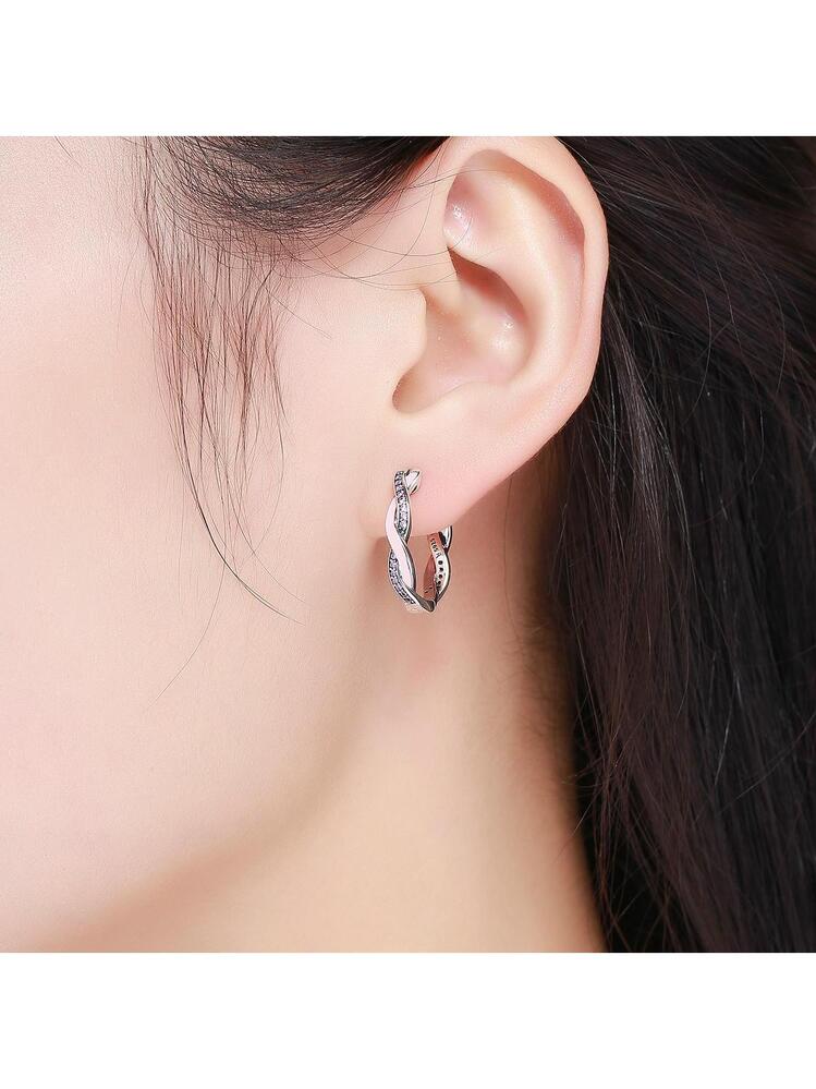 Orecchini a forma di cuore: gioielli minimalisti in argento sterling