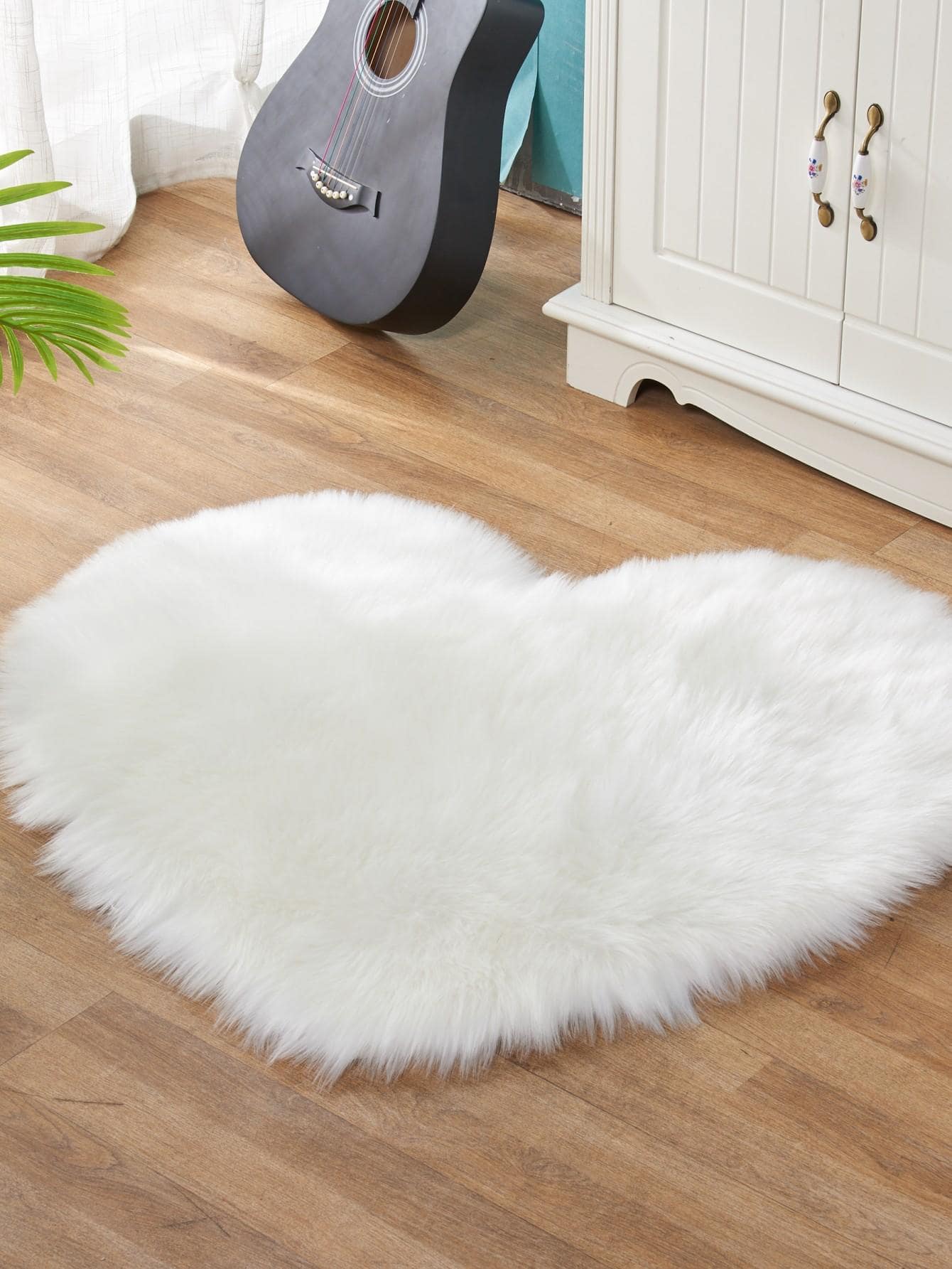 1pc Heart Shaped Area Rug, Plush Carpet For Living Room & Bedroom, Home Decor, Valentine's Day Decor - White - View 1