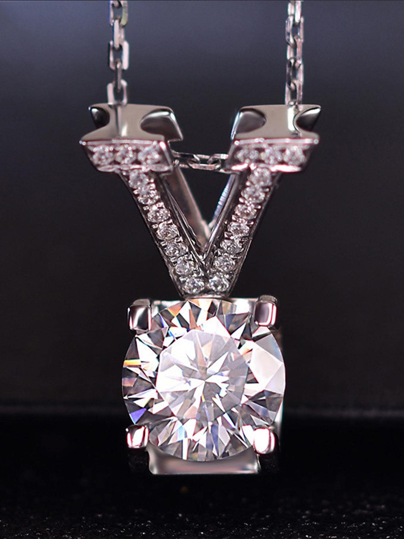 Vòng cổ mặt tròn đính đá Cubic Zirconia