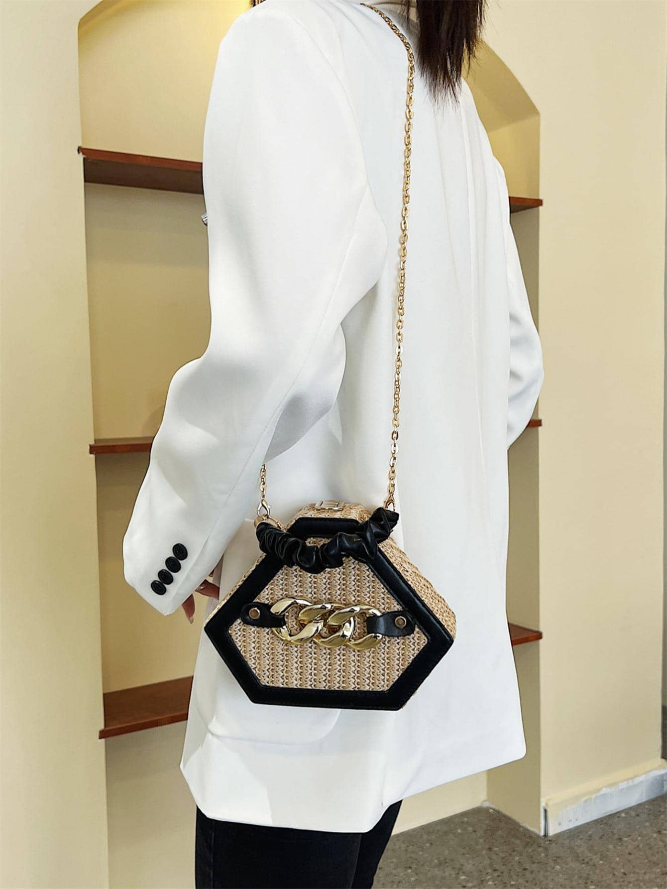 حقيبة كتف وحقيبة يد نسائية مضفرة بأسلوب جديد، أنيق...