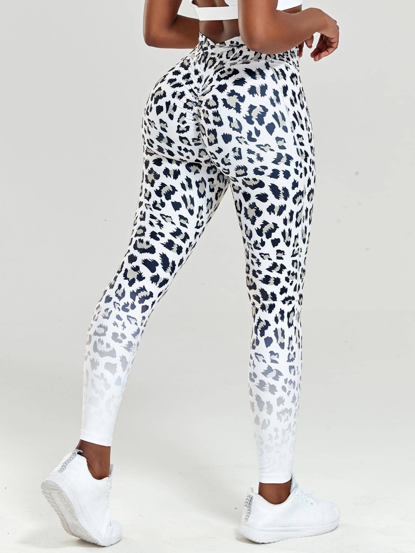 Leopard Print Cross Back Scrunch Sports Leggings - Đen và trắng - Xem 1