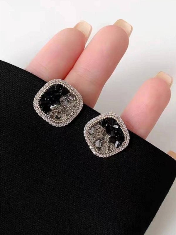 1pair French Vintage Black Crystal & Cubic Zirconia Square Stud Earrings For Women's Daily Wear, Simple And All-Match Jewelry