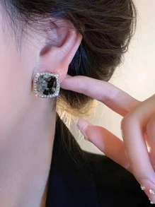 1對法式復古黑水晶和立方氧化鋯方形耳釘，適合女性日常穿戴，簡約百搭珠寶 - 黑色 - 查看 2