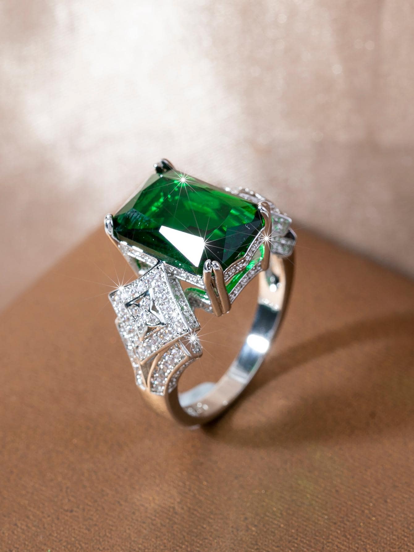 Nhẫn Trang Trí Đá Cubic Zirconia - màu xanh lá - Xem 1