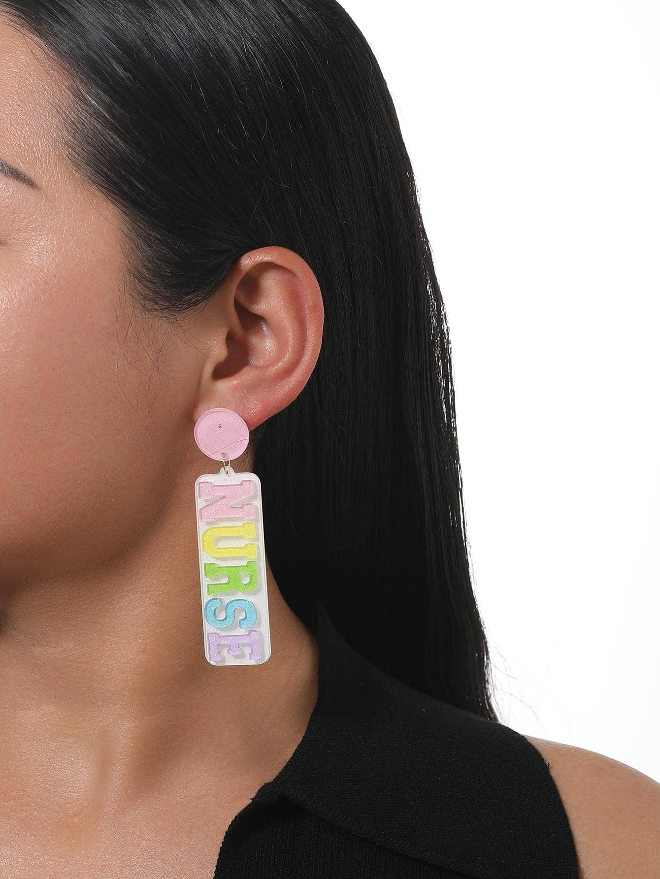 字母圖案幾何耳墜 - 護士 - 查看 1