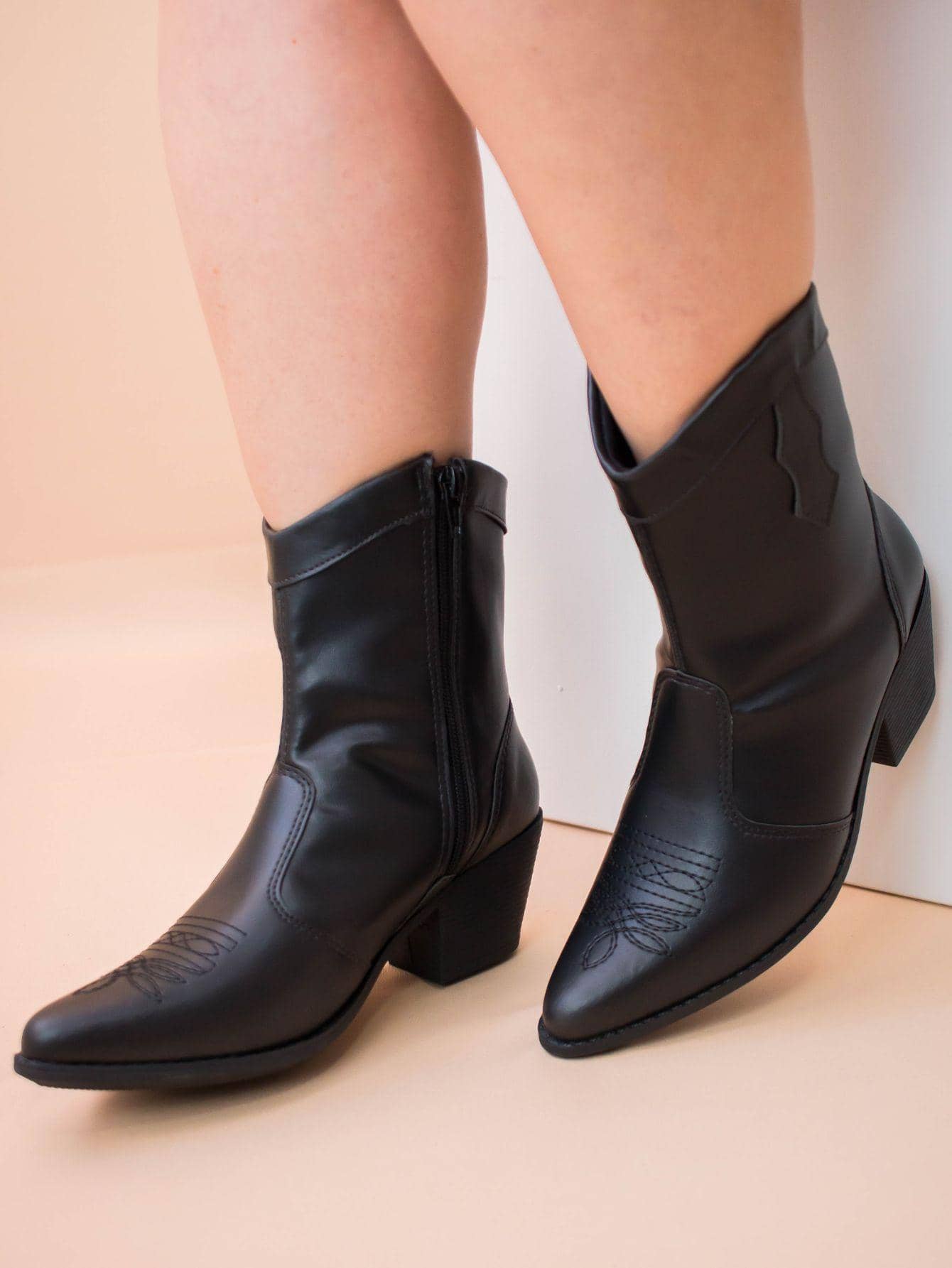 Women Fashion Boots - Black - View 1