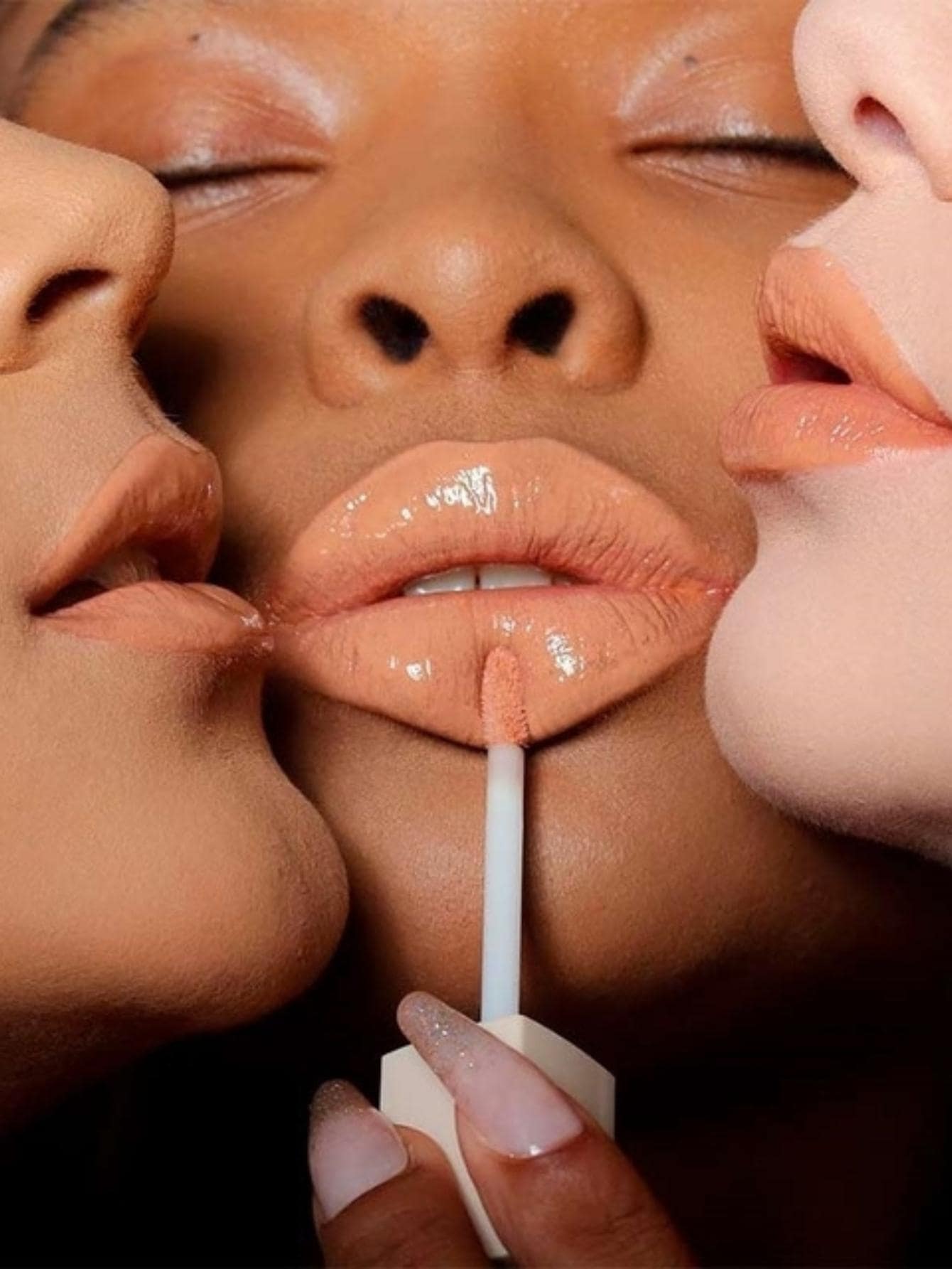 Lip Gloss - Màu be - Xem 1