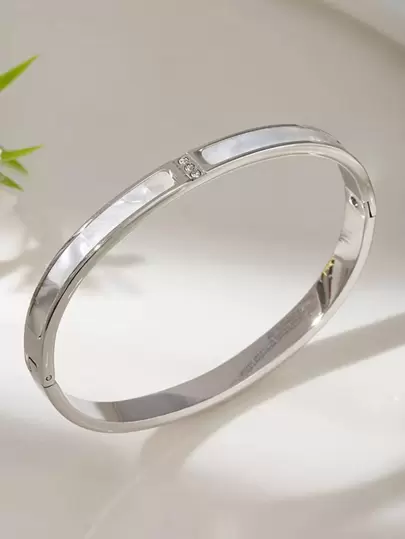 1件不锈钢不褪色时尚简约奢华小众设计ins风甜美优雅精致创意个性化白色贝壳手链，适合日常佩戴、送礼、配饰