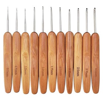 11 件符合人體工學設計的竹木手柄鉤針(0.5-3.0 毫米),用於編織紗線,適合精細紗線和蕾絲針織的精緻工作