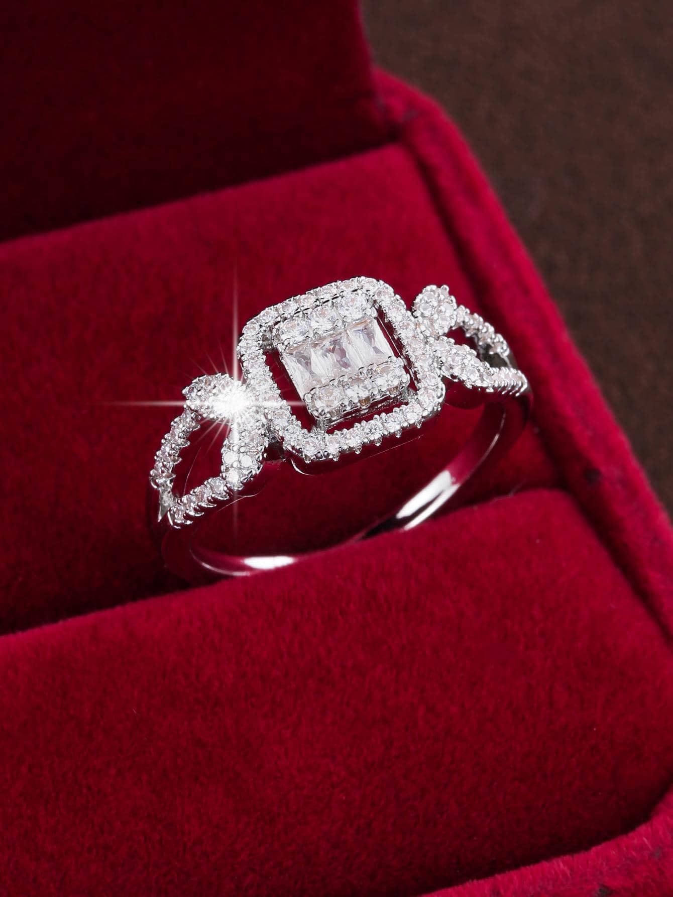 Nhẫn Trang Trí Đá Cubic Zirconia - Bạc - Xem 1