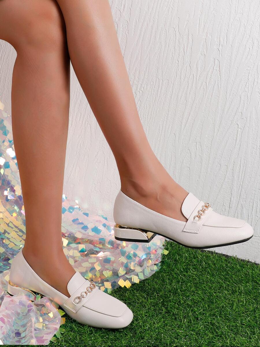 時尚淺褐色高跟鞋適用於女士水鑽和鏈條裝飾方頭粗跟樂福鞋 - 米色 - 查看 1