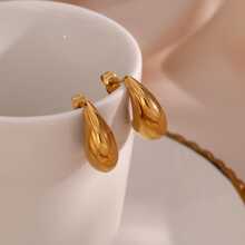 Minimalist Hoop Earrings - Yellow Gold - View 4