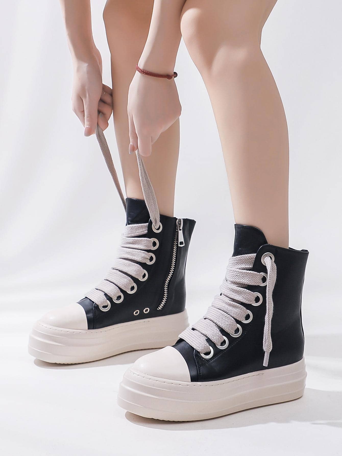 Alan Vincent 女式運動帆布鞋，兩邊一拉鍊高幫繫帶前運動鞋 - 黑色 - 查看 1