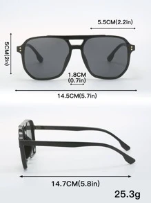 一副玳瑁纹方形双梁飞行员款时尚眼镜，适合度假、波西米亚海滩风、女士海滩配饰、基础款眼镜、秋冬装扮、商务休闲装、礼品。豹纹图案更适合夏季海滩度假和户外旅行。 - 深灰色 - 查看 5