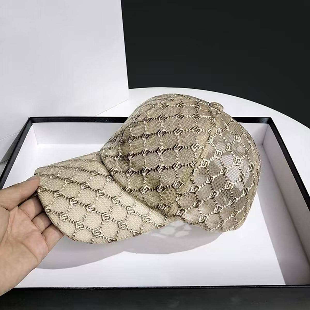 1件女士平安符繡花透氣時尚棒球帽，適用於夏季派對