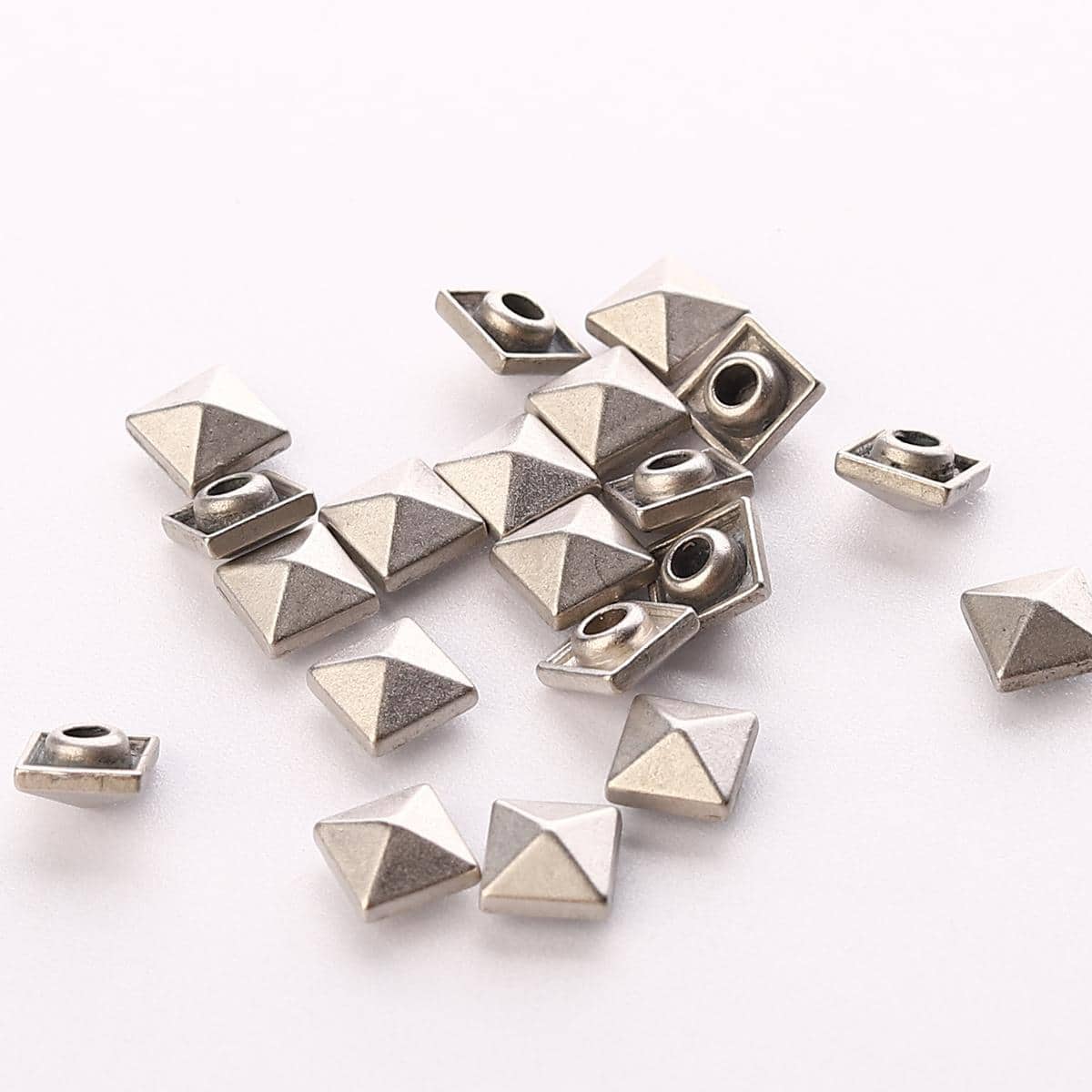 100入組合金鉚釘,可diy裝飾衣服、行李、牛仔服、丹寧牛仔褲和鞋子長腿部位 - 銀色 - 查看 1