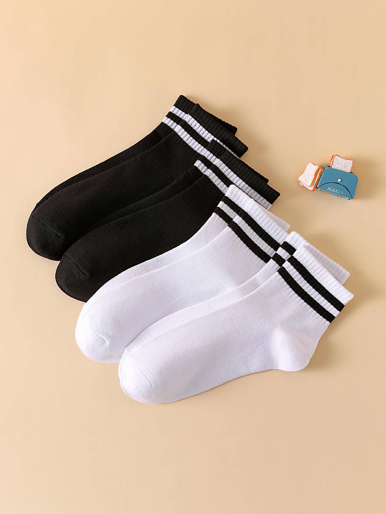 4雙女士條紋圖案休閒短襪適用於日常生活 - 黑與白 - 查看 1