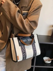 1pc 黑白時尚字母刺繡拼接牛仔包 - 米色 - 查看 3