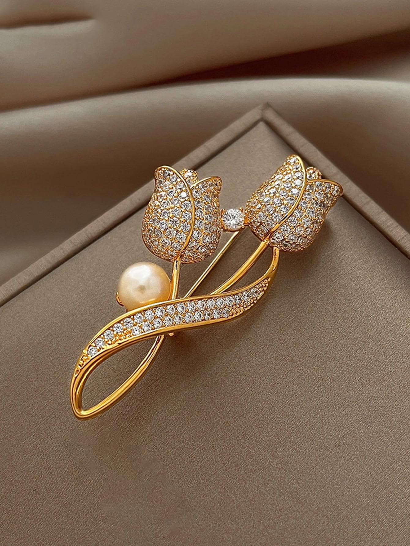 Rhinestone Flower Design Brooch - Gold - View 1