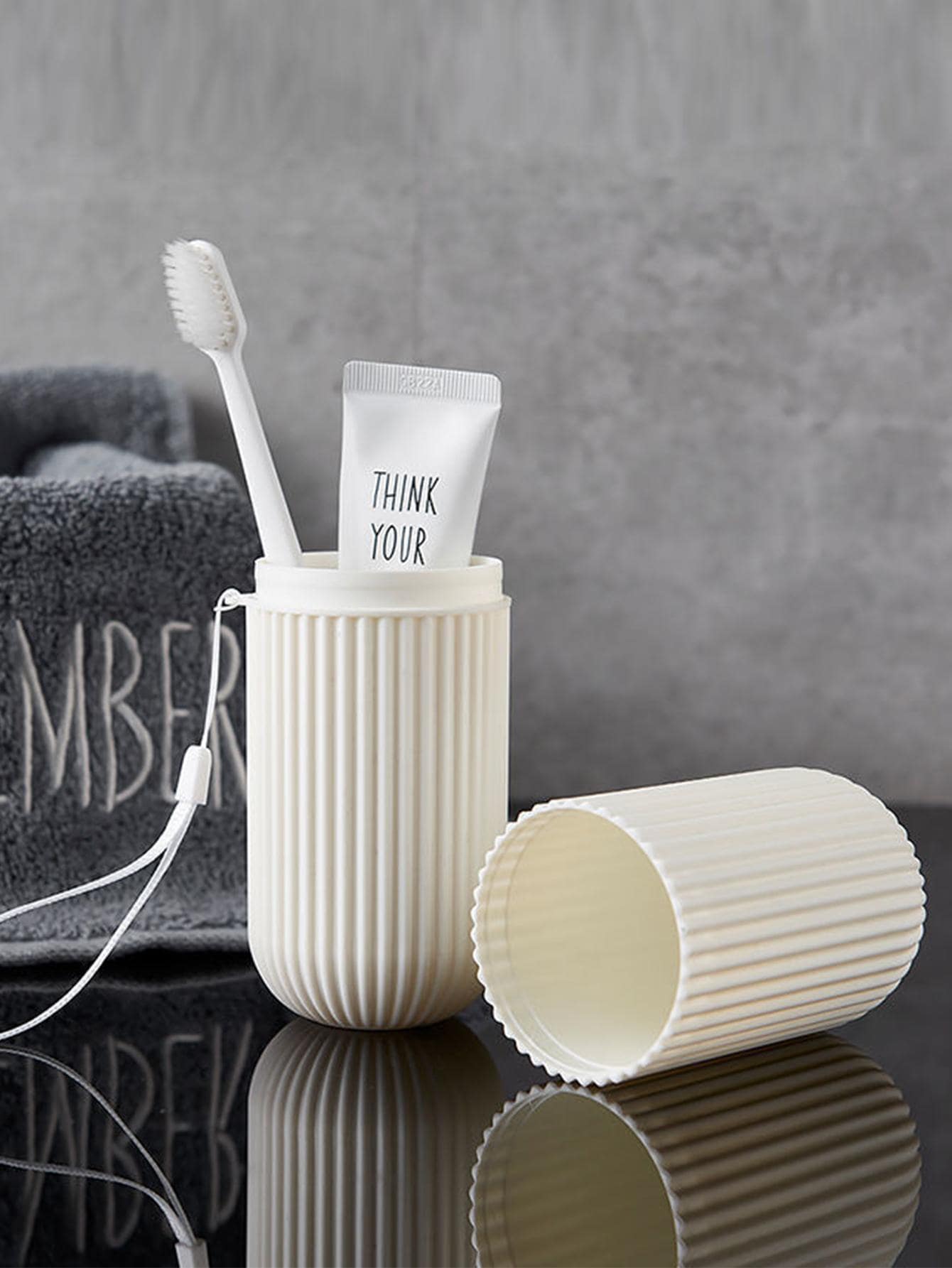 1 hộp đựng bàn chải đánh răng du lịch PP, Hộp đựng bàn chải đánh răng di động màu trắng hiện đại dành cho du lịch - trắng - Xem 1