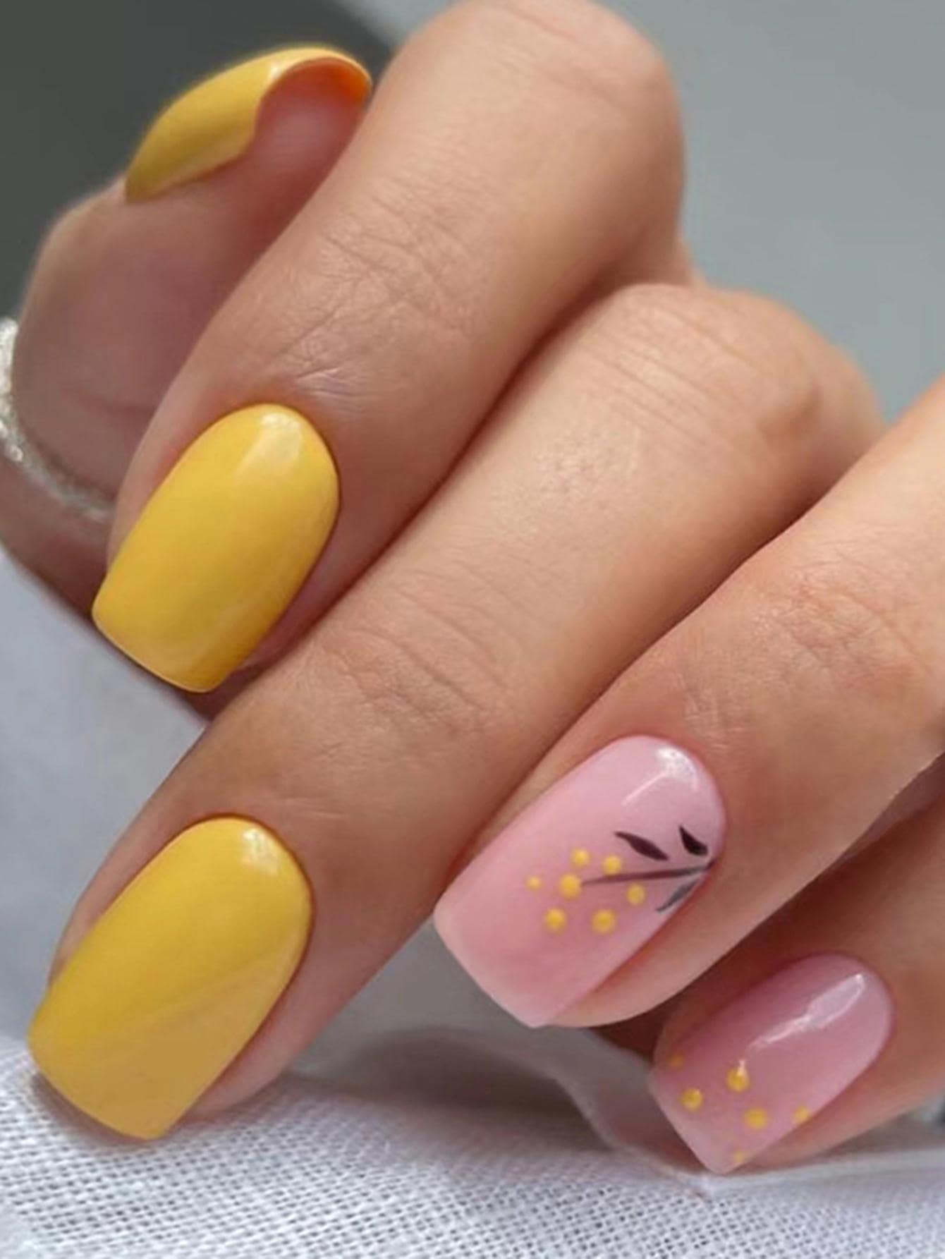 Mejora tu apariencia con el kit de uñas postizas Sunny Full Cover de 24 piezas de patrón de hojas cuadradas largas - Multicolor - Ver 1