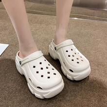 女性字母細節鏤空多用途穿戴通風酷白色乙烯-乙酸乙烯共聚物洞洞鞋 - 白色 - 查看 4