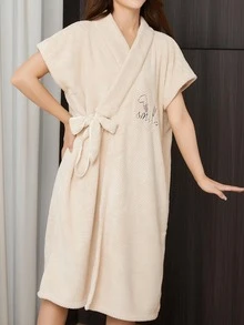 1 chiếc áo choàng không tay thêu họa tiết quả dứa bằng vải nỉ san hô, áo choàng tắm hở phía trước dễ thương, áo choàng mặc nhà mềm mại thấm hút cho nữ - Màu Khaki - Xem 5