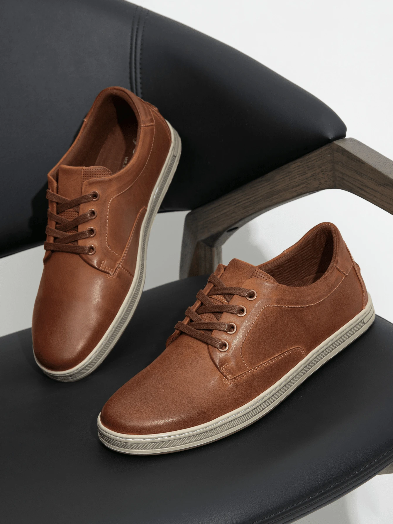 SHOESMALL Men's Leather Fashion Sneakers Retro Casual Shoes Breathable Dress Sneakers - 紅色 - 查看 1