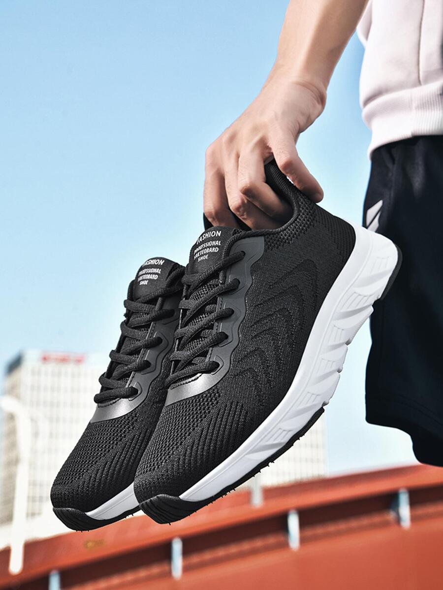 男士跑步鞋,2023夏天新品到貨黑色休閒運動鞋透氣輕便運動鞋 - 黑與白 - 查看 1