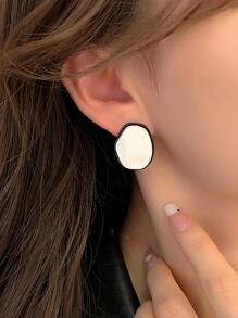 Một cặp kim tai tròn bất đối xứng màu đen và trắng - Đen và trắng - Xem 4