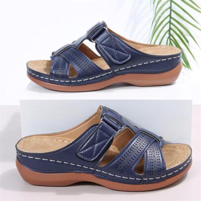 新款复古休闲女士凉鞋，厚底斜跟，加大码 43，采用刺绣、镂空和冲孔工艺，非常适合夏季海滩