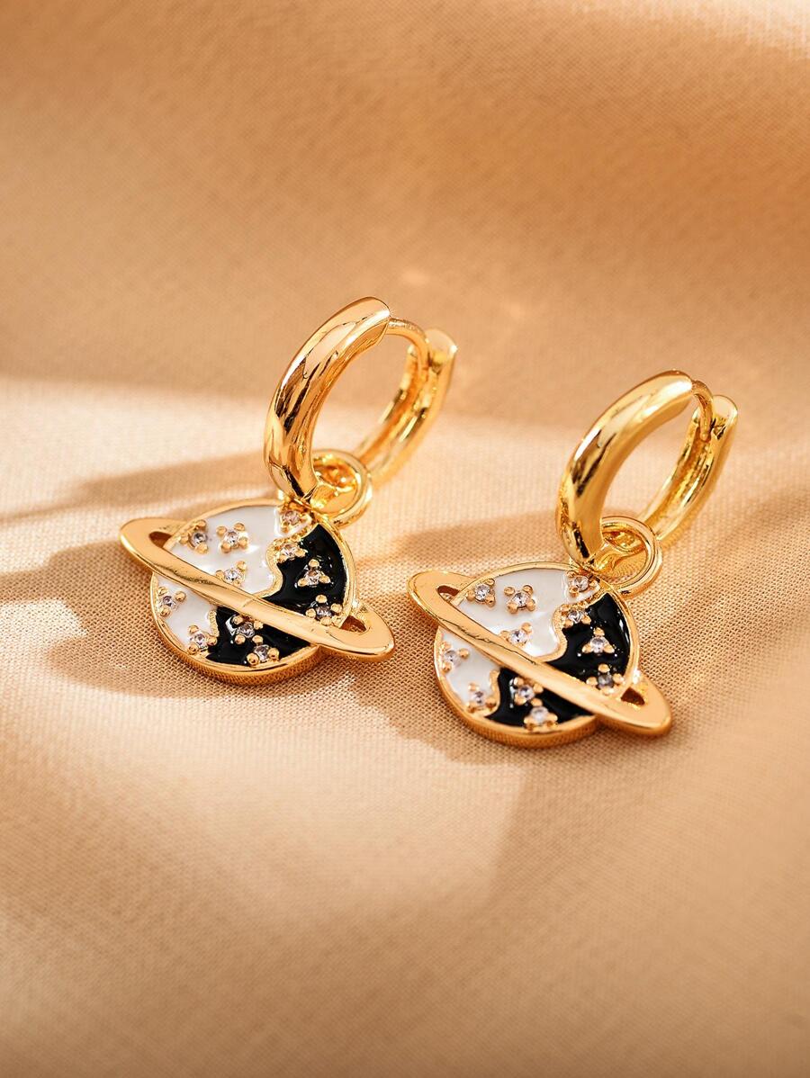 par de pendientes colgantes de doble tono con forma de planeta Saturno Simple y versátil y decoración de diamantes de imitación, joyería de moda personalizada para oreja - en blanco y negro - Ver 1