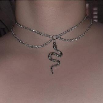 Fashionable Vintage Snake Shaped Pendant Necklace With Animal Detail Double Layered Collarbone Chain