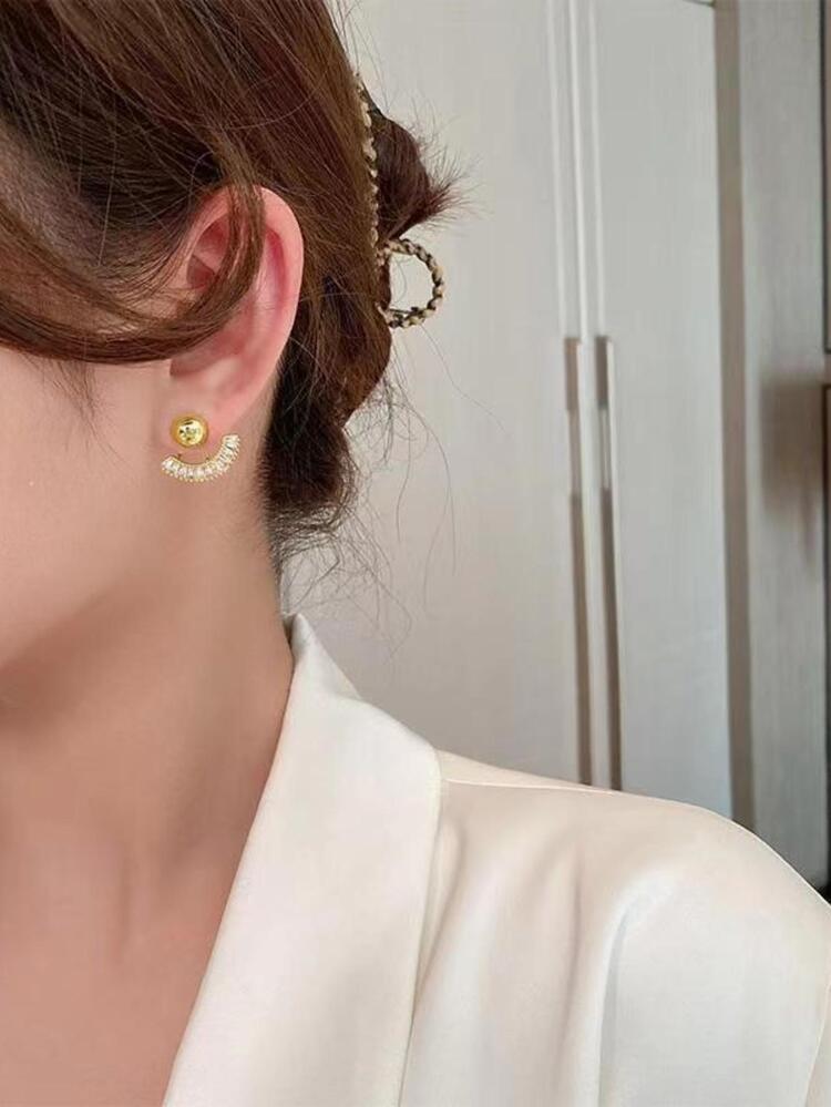 A pair of small and exquisite fan-shaped stud earrings with two stars - Gold - View 3