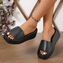 Zapatillas negras sencillas y de moda