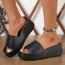 Zapatillas negras sencillas y de moda