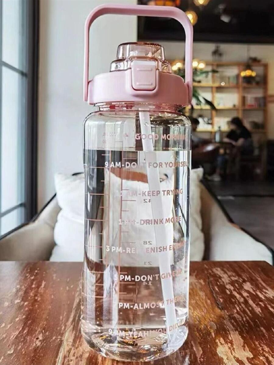 1个750毫升/2升大容量PC水瓶，防震防摔，运动健身便携吸管杯，适合居家、户外、工作、旅行时随时补充水分，万圣节、圣诞节的绝佳礼物