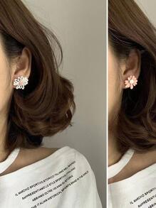 1 par de pendientes de botón elegantes y minimalistas con diseño floral