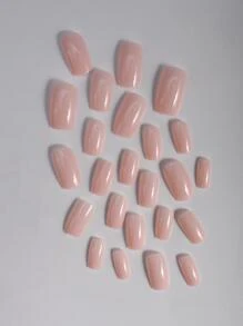升級造型，使用24入組光澤肉色直貼美甲，短方形全蓋假指甲組，美甲工具