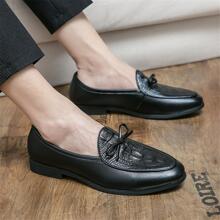 Men Crocodile Embossed Bow Decor Dress Loafers, Business Work Black Dress Shoes - Black - View 4