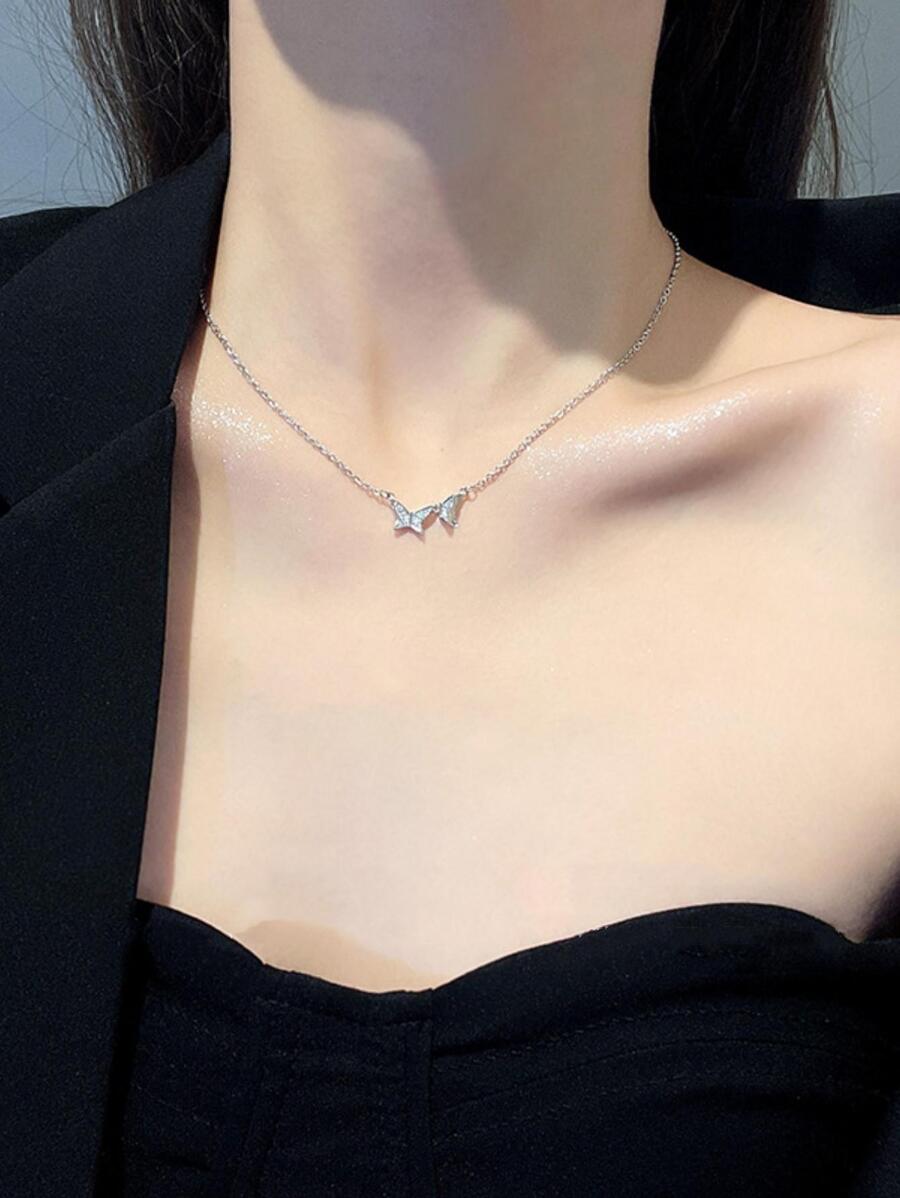 小&優雅蝴蝶吊墜項鍊,極簡風格設計鎖骨鏈條,時尚領鏈條 - 銀色 - 查看 1