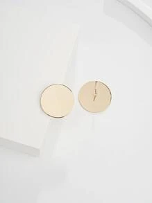 一对简约金色镜面抛光金属耳环，适合日常佩戴