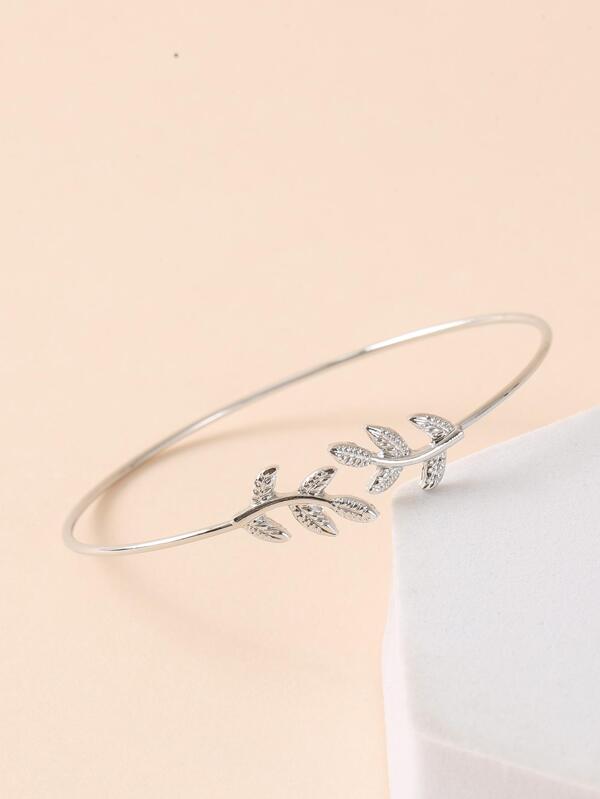 Pulsera abierta con diseño de hoja