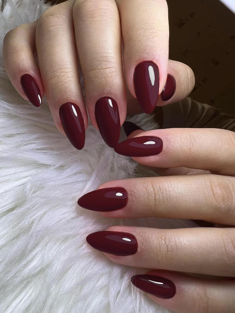 使用 24入組長杏仁純色假指甲套裝提升您的風格，完美貼合，中等長度設計，適合女式女孩日常工作裝