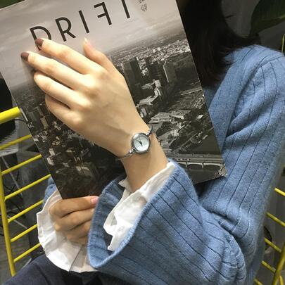 1 chiếc vòng tay đồng hồ thạch anh phong cách Mori Girl sáng tạo