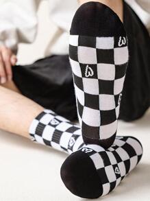 7 Pairs Of Men's Simple, Fashionable, Comfortable And Versatile Street Black And White Letter Pattern Mid-Tube Socks - Black and White - View 5