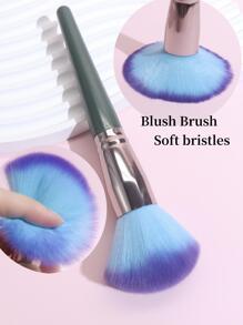 1 件綠色手柄編織藤籃和紫色刷子