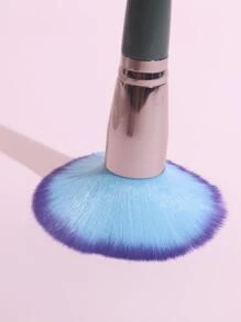 1 件綠色手柄編織藤籃和紫色刷子