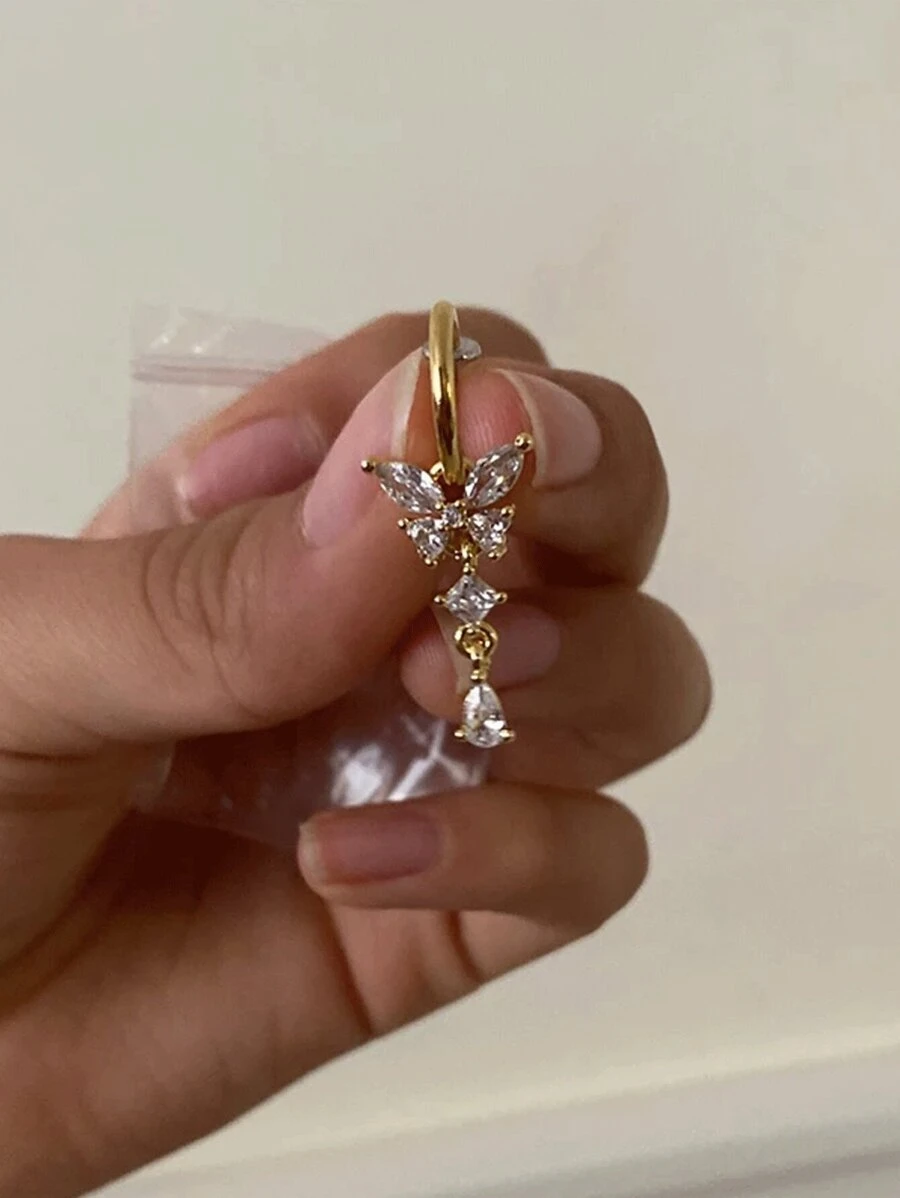 1入組蝴蝶造型金色假肚臍環，為女性增添美感