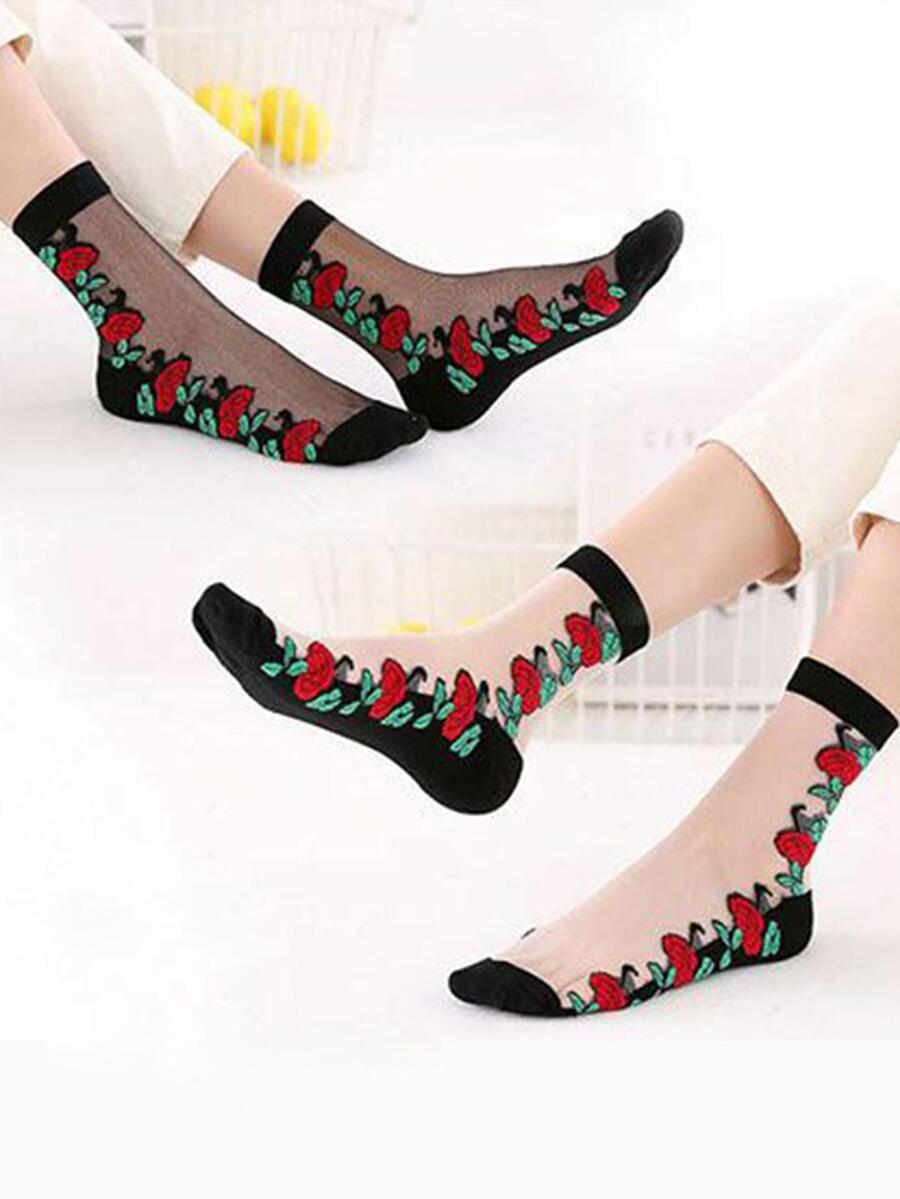 兩雙女性印花休閒中筒襪,適合夏天